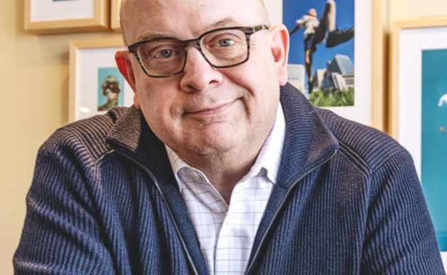 Portrait of Steve Hartman.