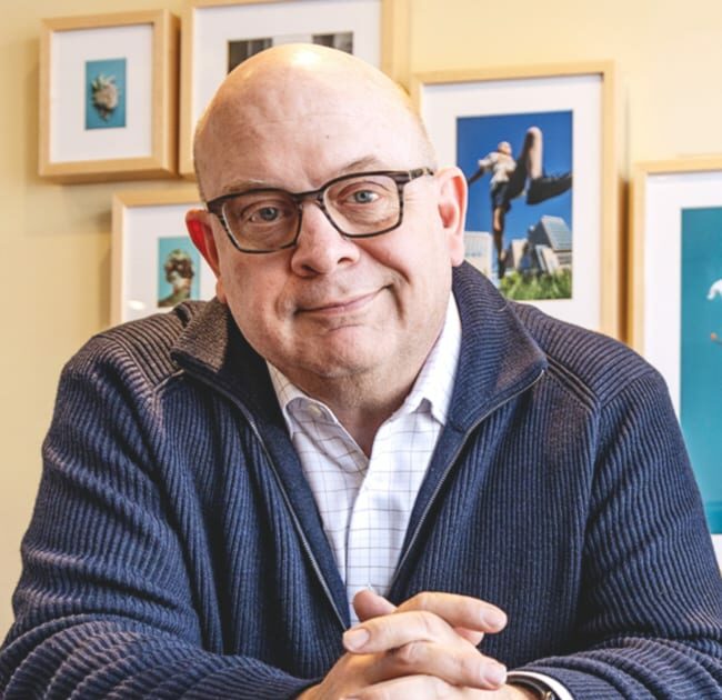 Portrait of Steve Hartman.